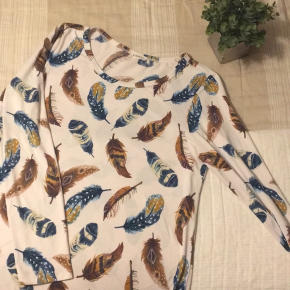 viamor Tops - HOLD 🌿 3 for $10 Viamor Feather Tunic Dress